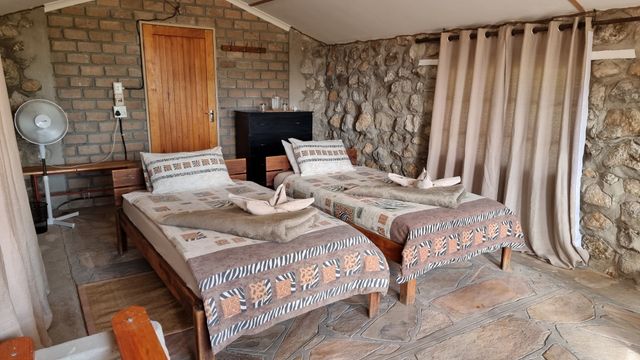 Namibie Bushmanland Fiume Bush Camp Interior Stone Chalet FBC (2) min.jpg - Jambo Safari Club